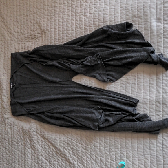 Torrid Gray Soft Split Back Tunic Knit Drape Vest Sweater Top, size 0x - Picture 2 of 8